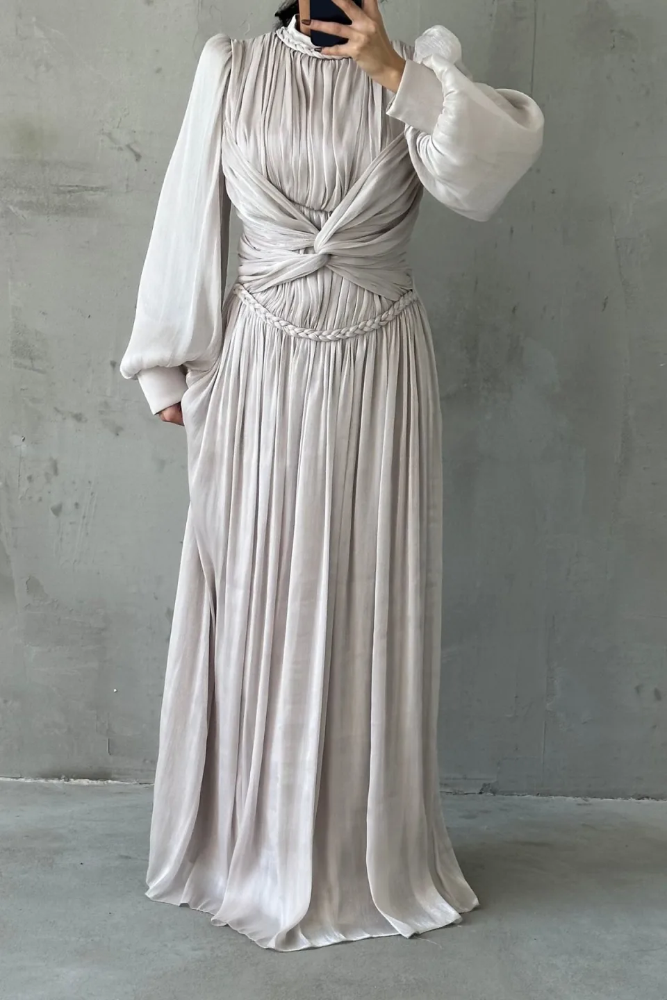 Make a statement with this refined and flowing maxi dress.