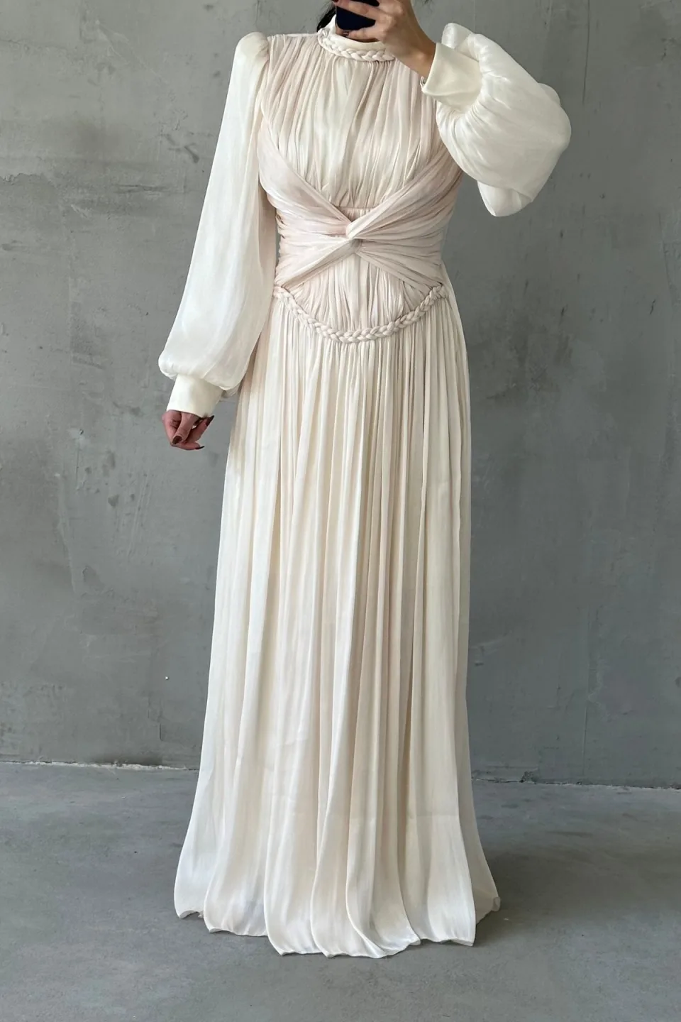 Make a statement with this refined and flowing maxi dress.